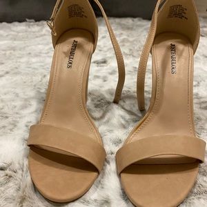 Heels nude color size 9